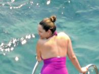 Kelly Brook i jej piersi w stroju kąpielowym
